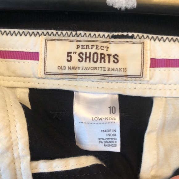 Cute pair of Old Navy Favorite Khakis - Picture 3 of 7